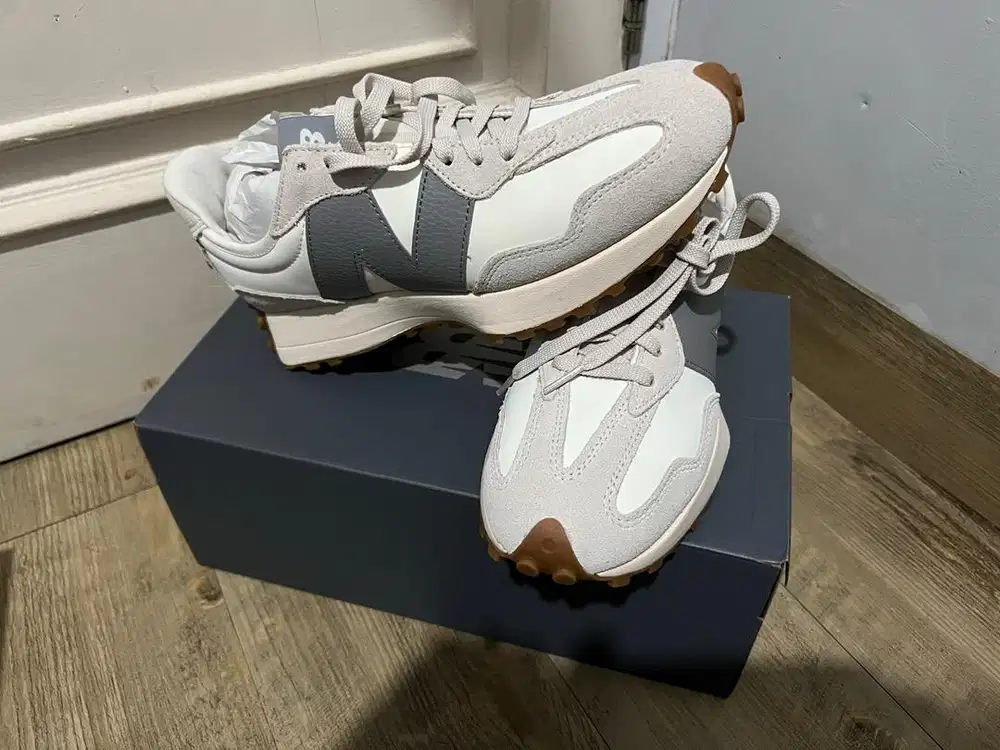 New Balance 327 white grey