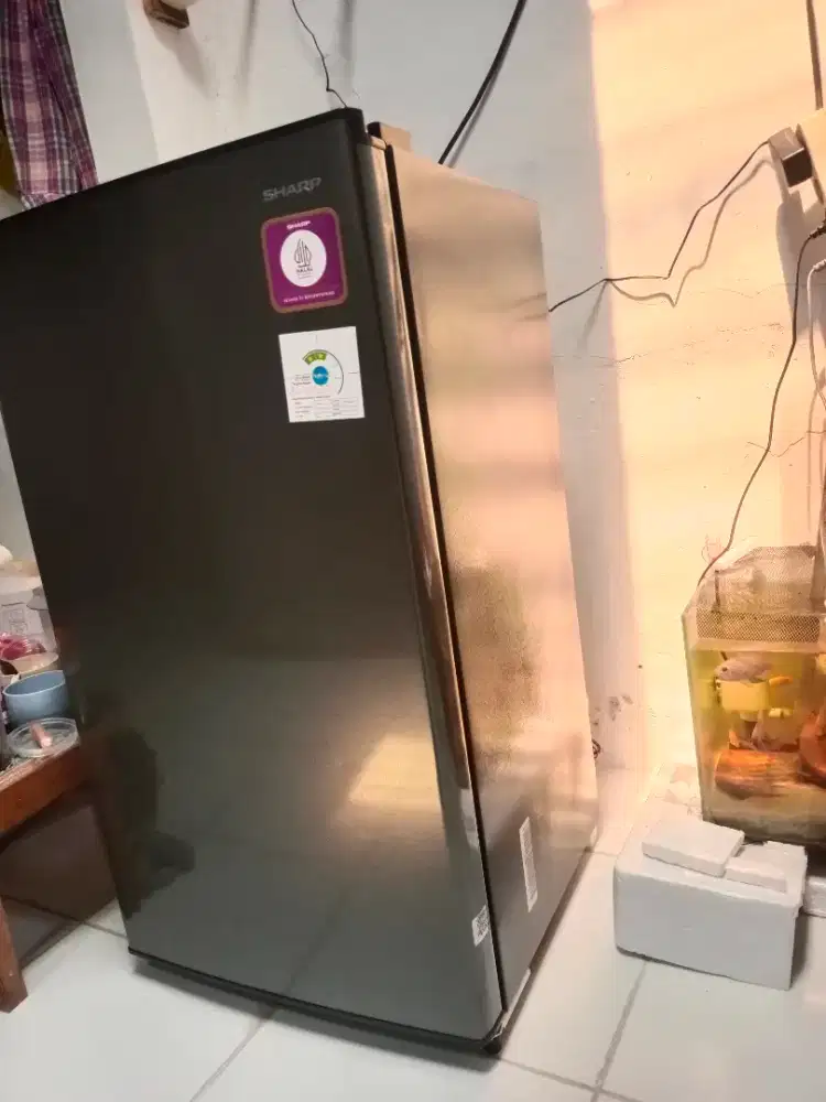 Bismillah dijual kulkas Sharp 1pintu