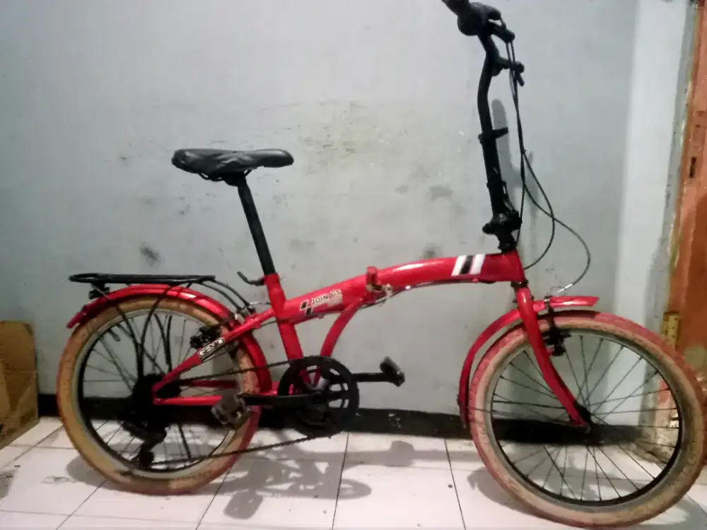Dijual sepeda lipat merk GENIO ring 20 kondisi masih bagus kker normal