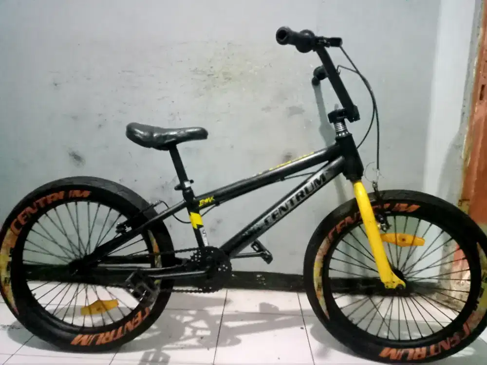 Dijual sepeda BMX merk CENTRUM ring 20 kondisi masih bagus Kker normal
