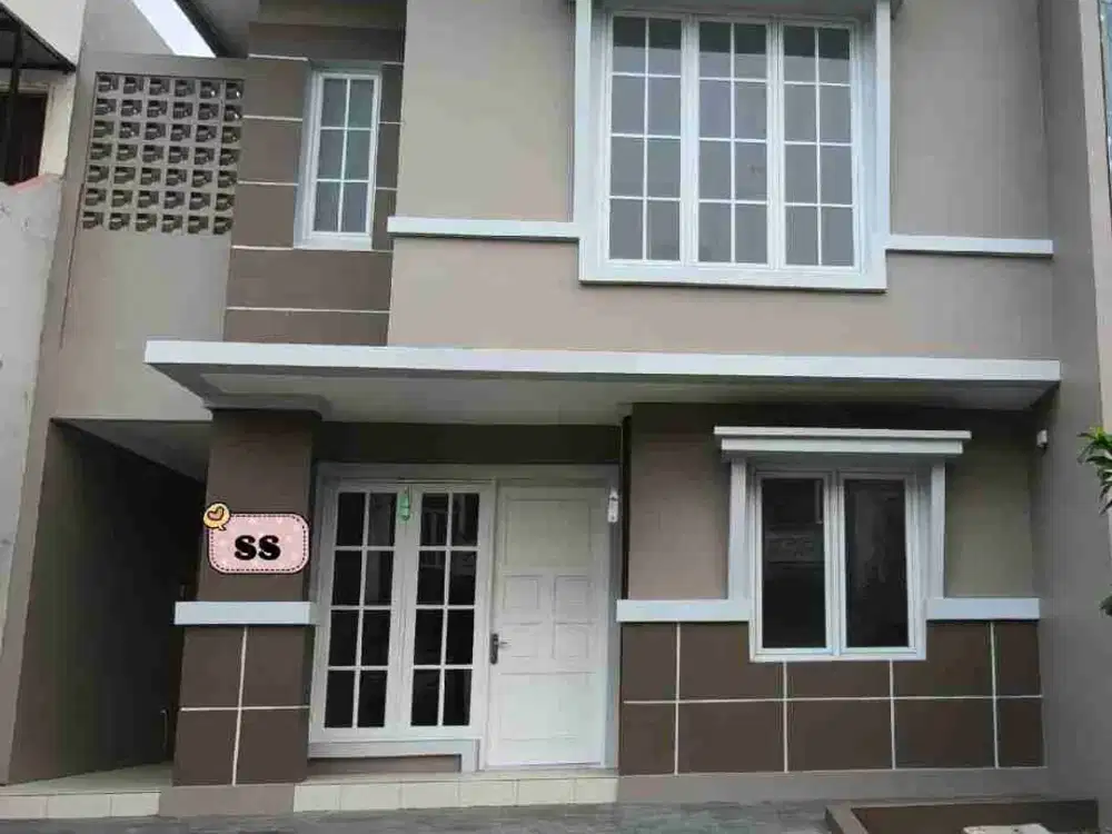 dijual rumah kota wisata Cibubur like new ada taman belakang