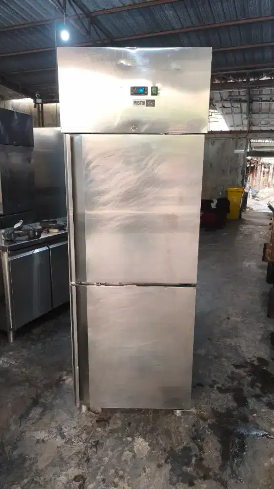 Uprigh chiller 2 pintu mesin ori mulus normal