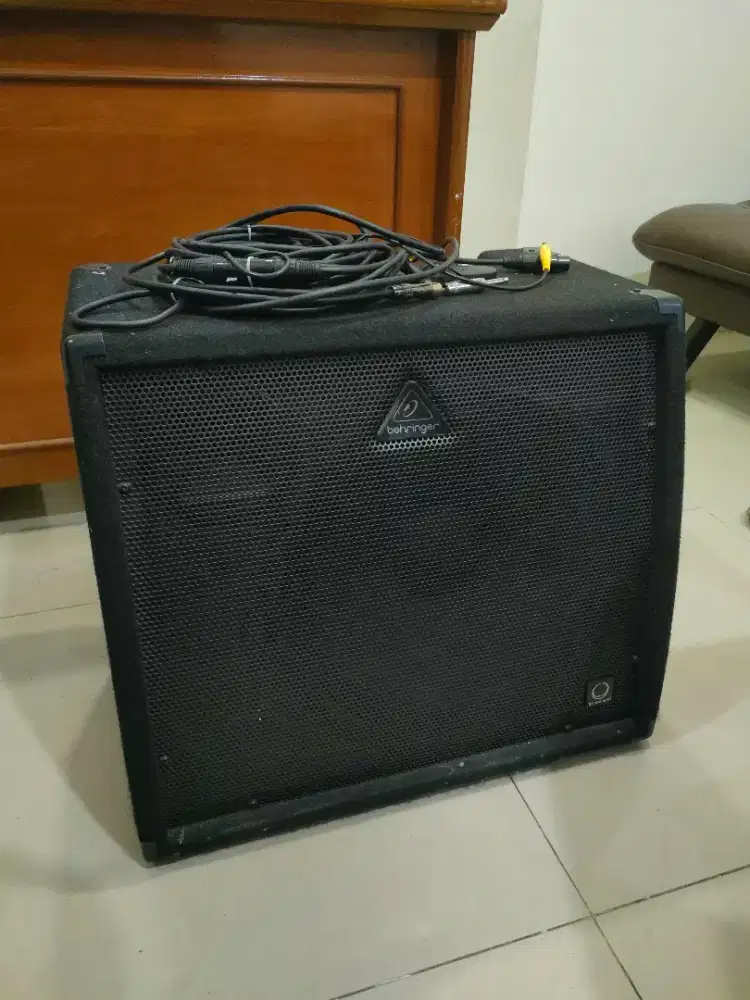 1 Set Perangkat Amplifier (2 Stand Mic & 1 Stand Book)