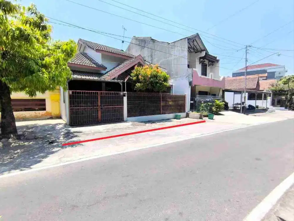Rumah 1,5 Lantai Bagus Strategis Jalan Utama