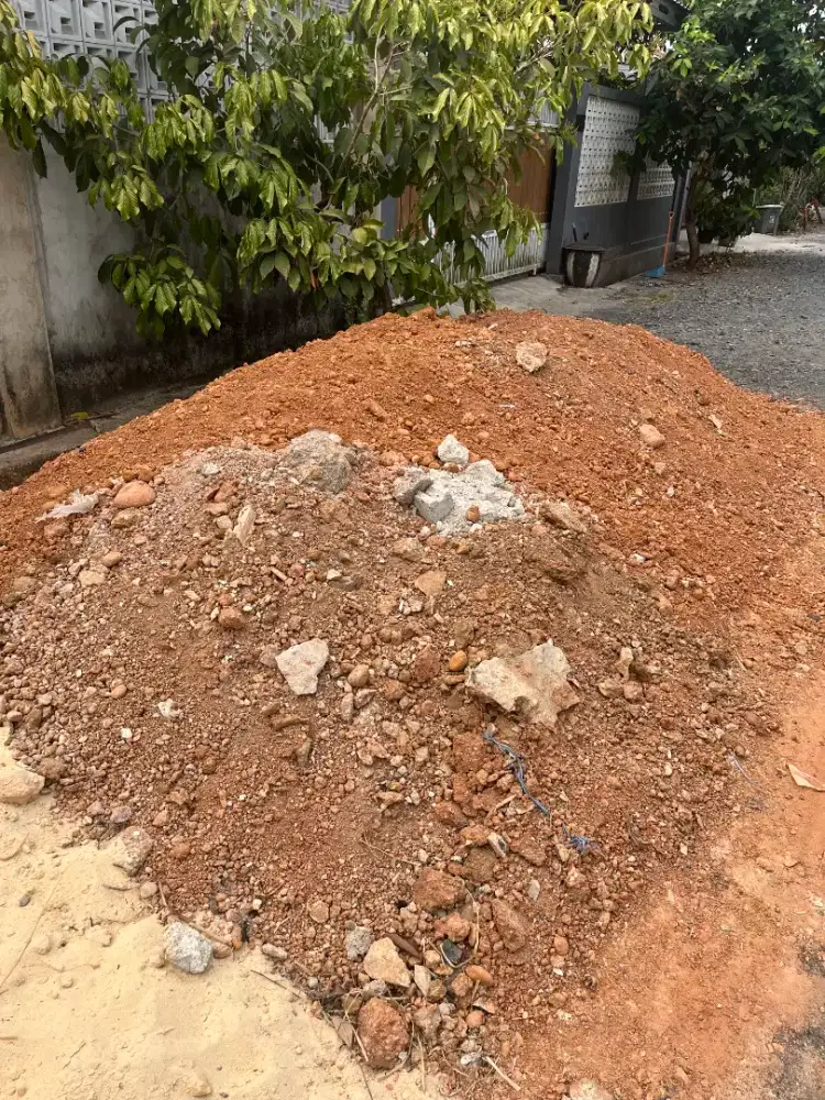 TANAH URUG GRATIS SILAHKAN ANGKUT
