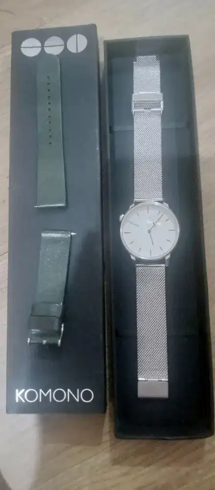 jam tangan KOMONO