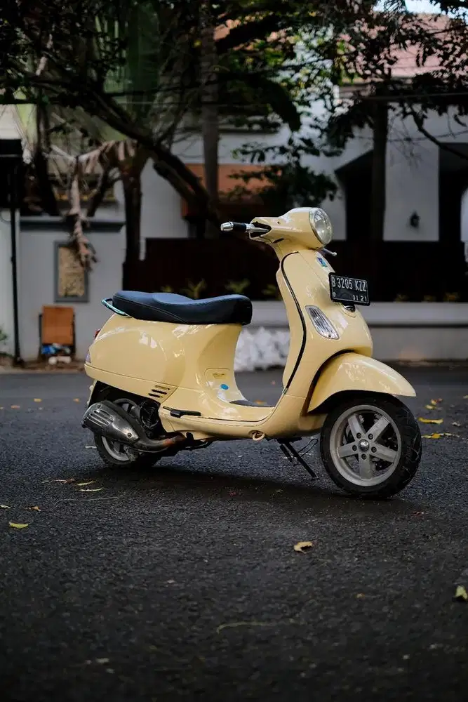 VESPA LX 150 2vie tahun 2012