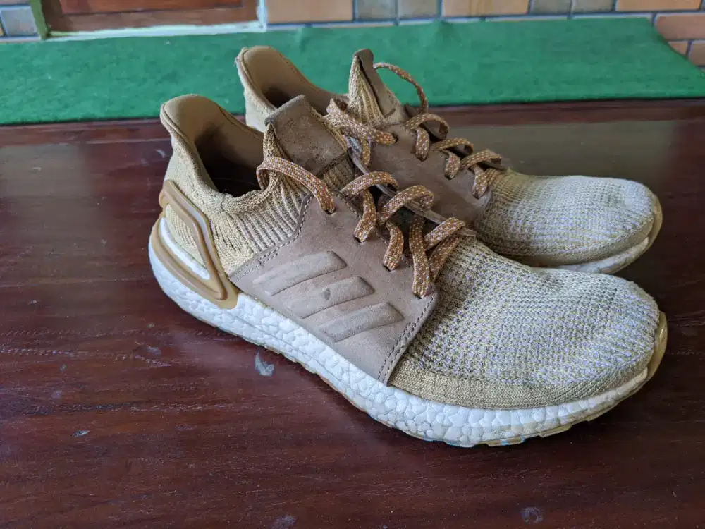Sepatu Running Adidas Ultraboost 19 x Universal Works Raw Sand