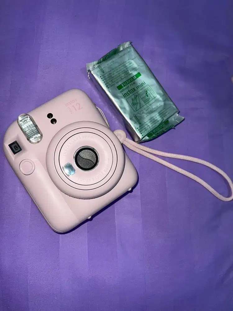 Kamera instax 12 mini + 1 bungkus paper polaroid