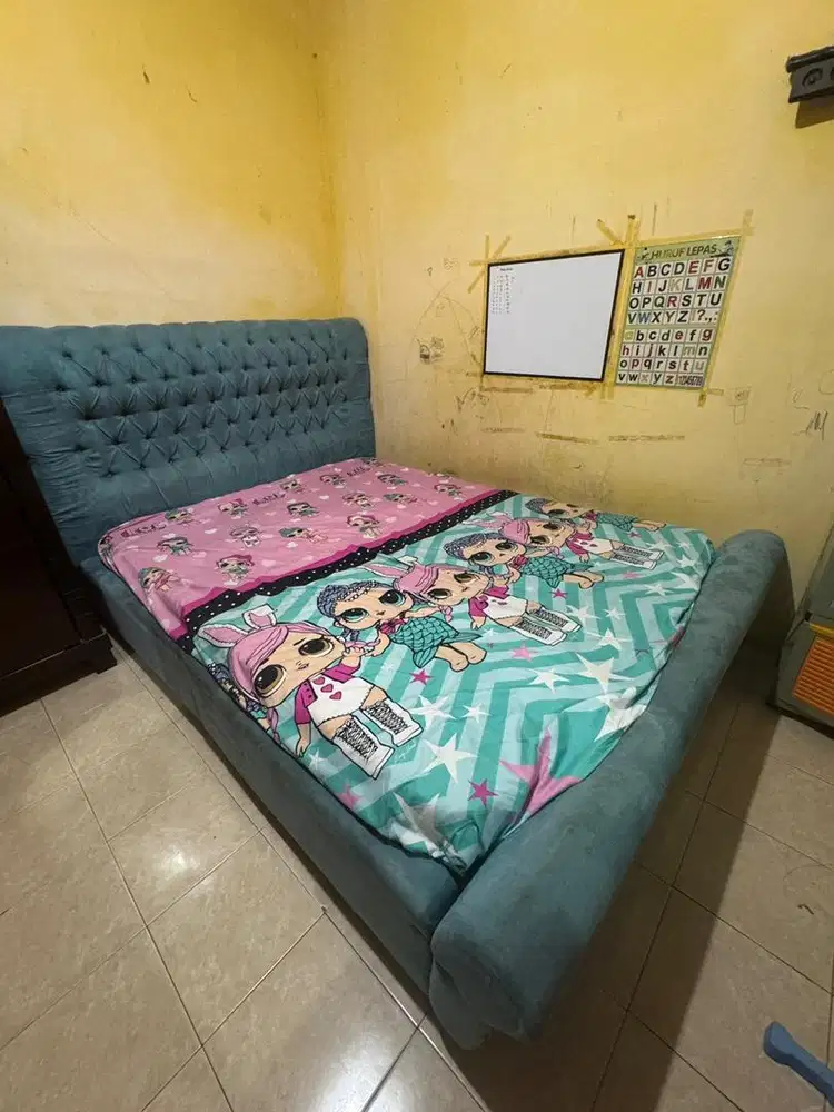 Tempat tidur aja tidak pakai kasur