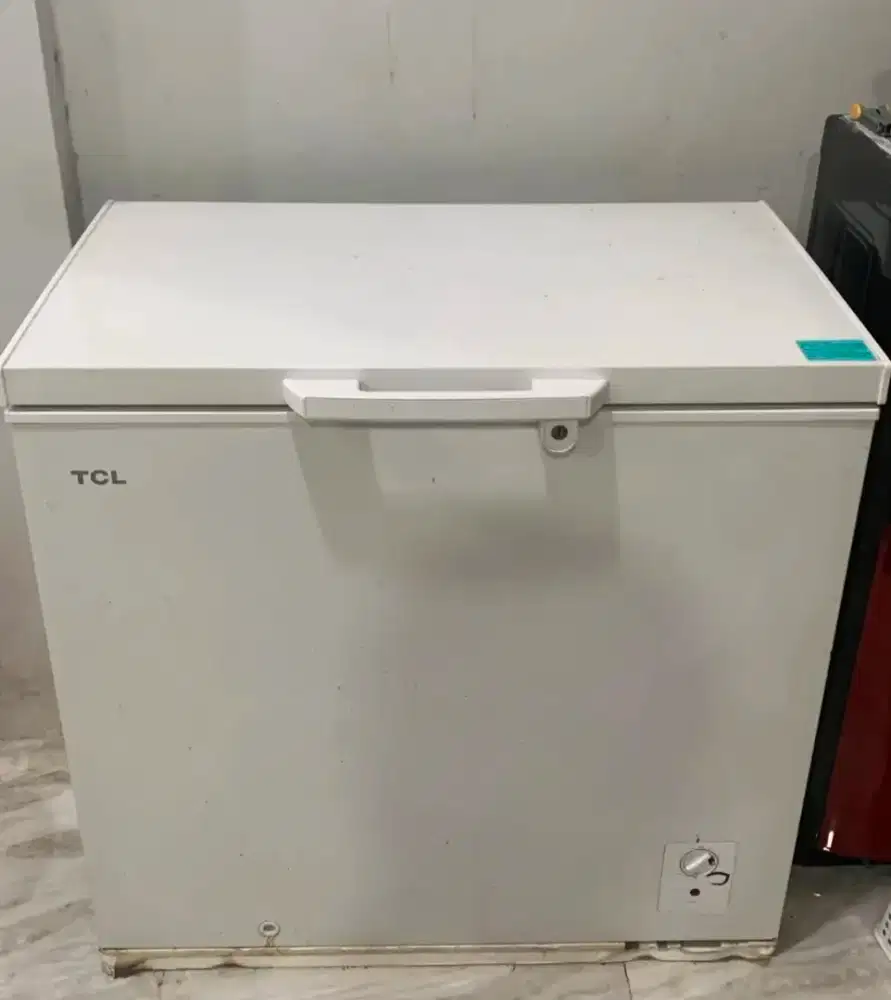 Di jual frezer TCL UK 2000 liter  cepat baru 1 tahun