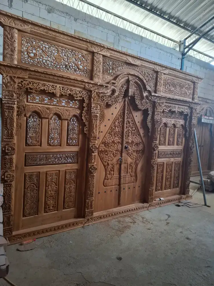Gebyok 400x270 cm pintu gunungan wayang