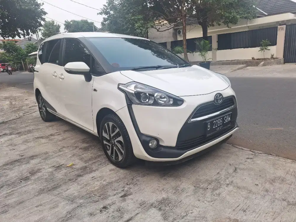 Sienta V 1.5 Matic