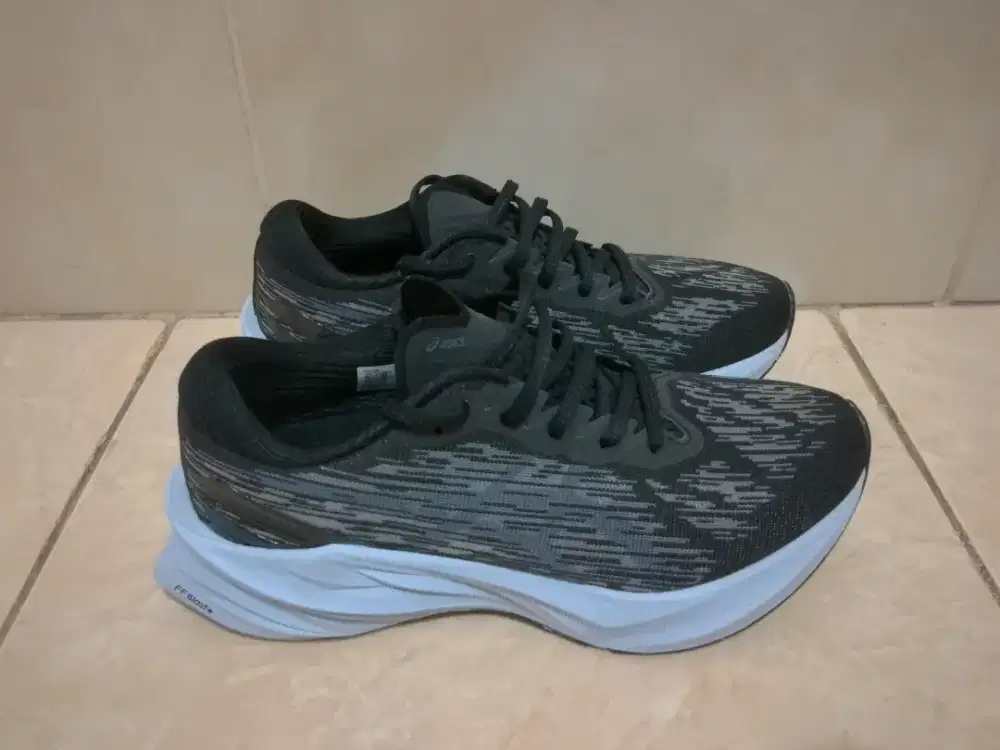 Sepatu Running Asics Novablast 3