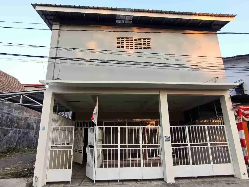 Di sewakan Rumah + ruang usaha cocok buat sangat cocok buat Kantor dll lokasi terletak di Maguwoharjo