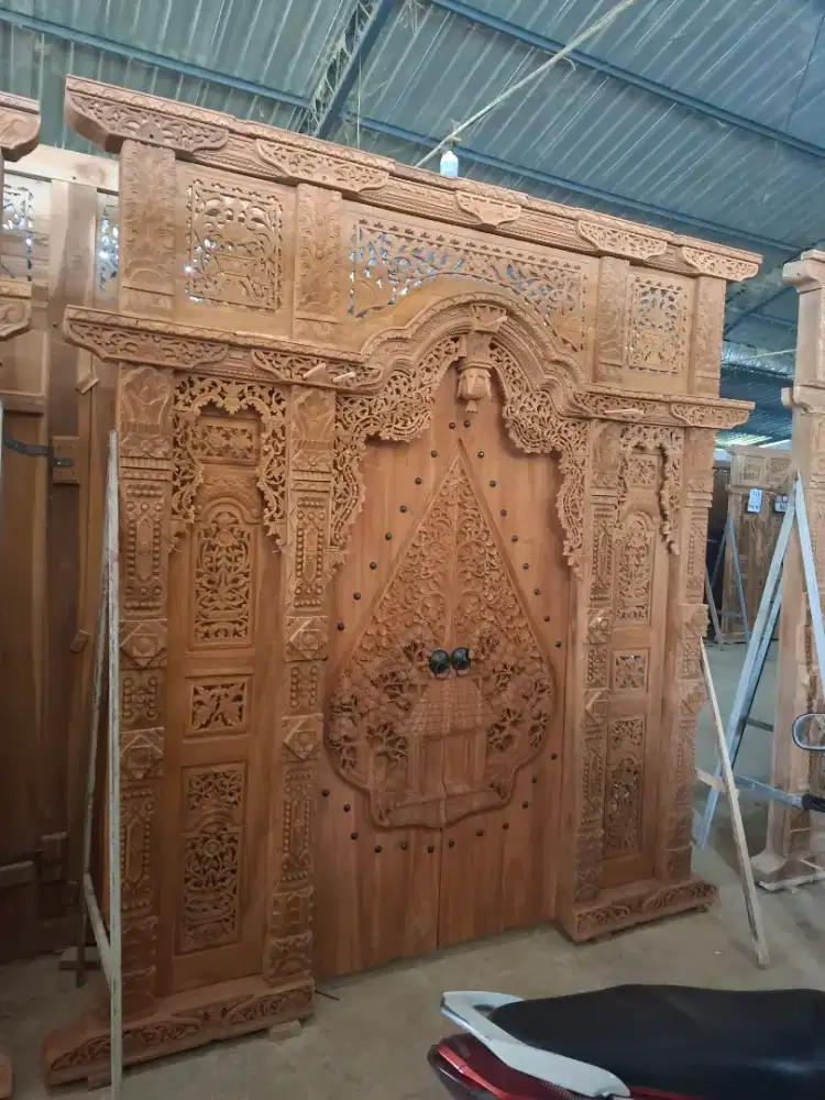 Gwbyok 300x270 cm pintu gunungan wayang tampa mahluk hidup