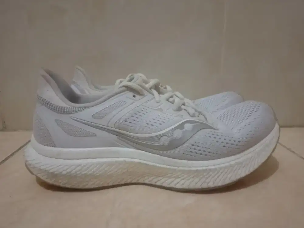 Sepatu Running Lari Soucony