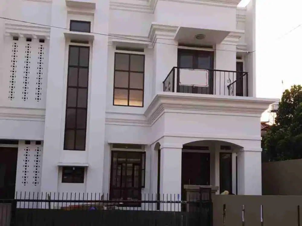 Rumah mewah  Lebak Lestari, Lebak Bulus lokasi strategis