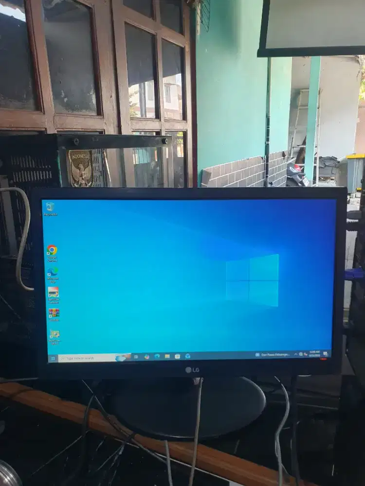 Monitor LED LG 19 inch slim komplit kabel