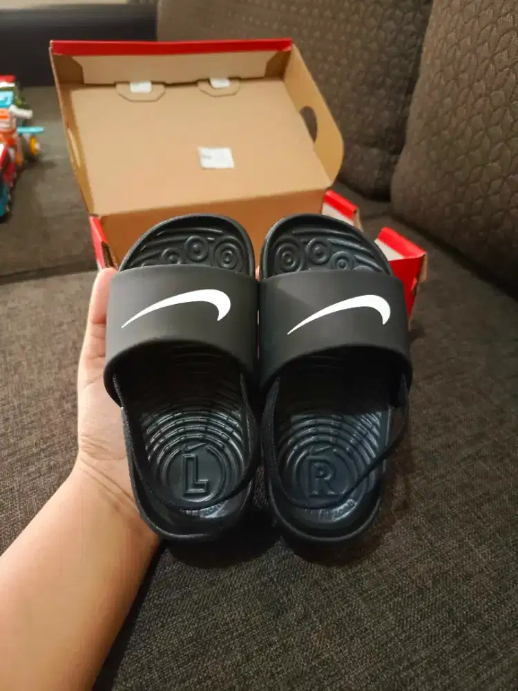 NIKE KAWA SIZE 9C LIKE NEW