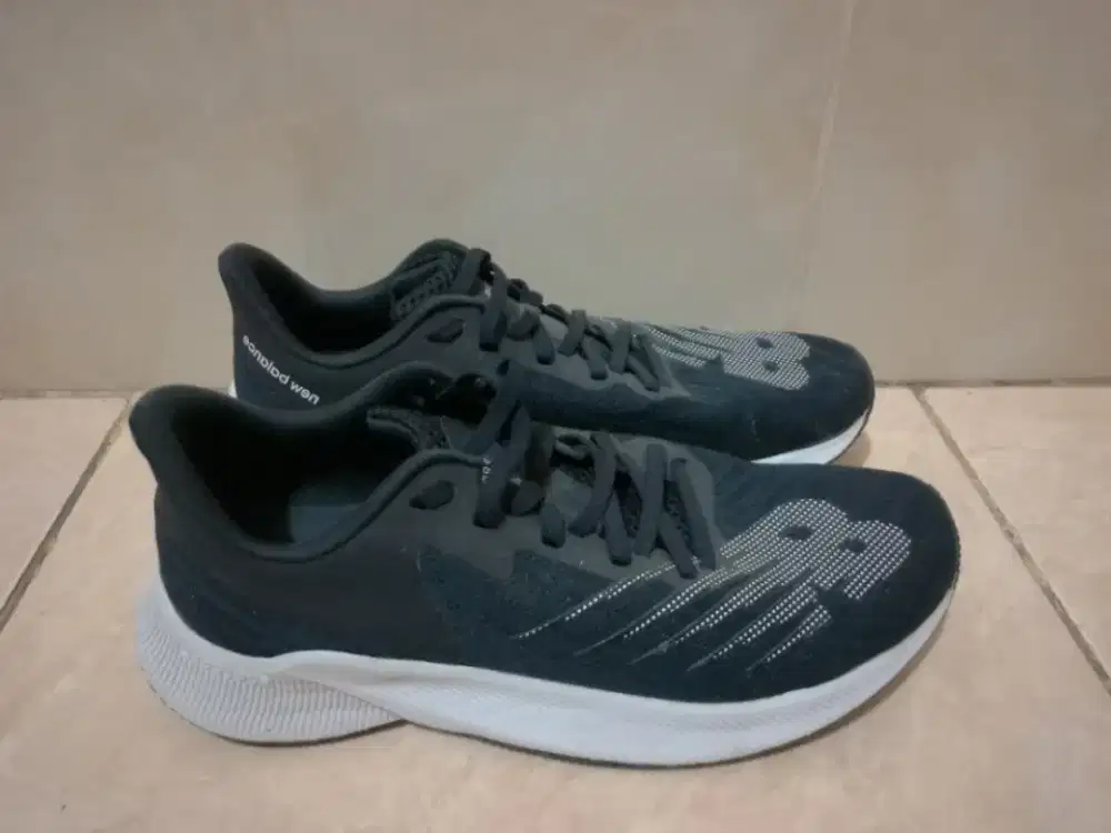 Sepatu New Balance Fuel Cell Prism
