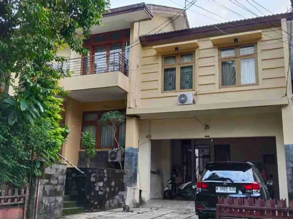 Di jual Rumah Mewah 2 lt di Tepian Lapangan Golf Pondok Indah