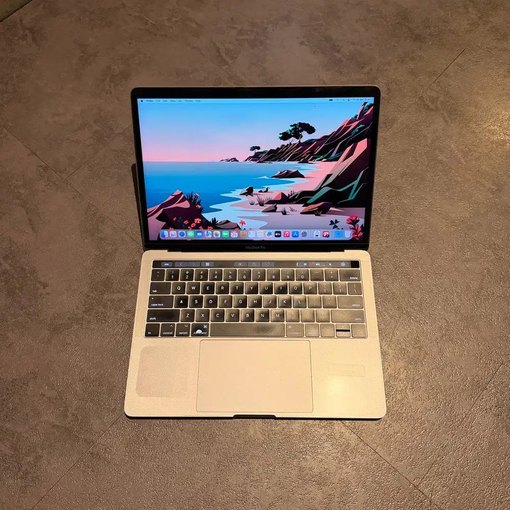 Macbook Pro 2017 13 inch Touchbar i5 8/256 Normal