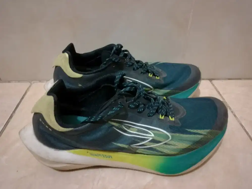 Sepatu Running Lari