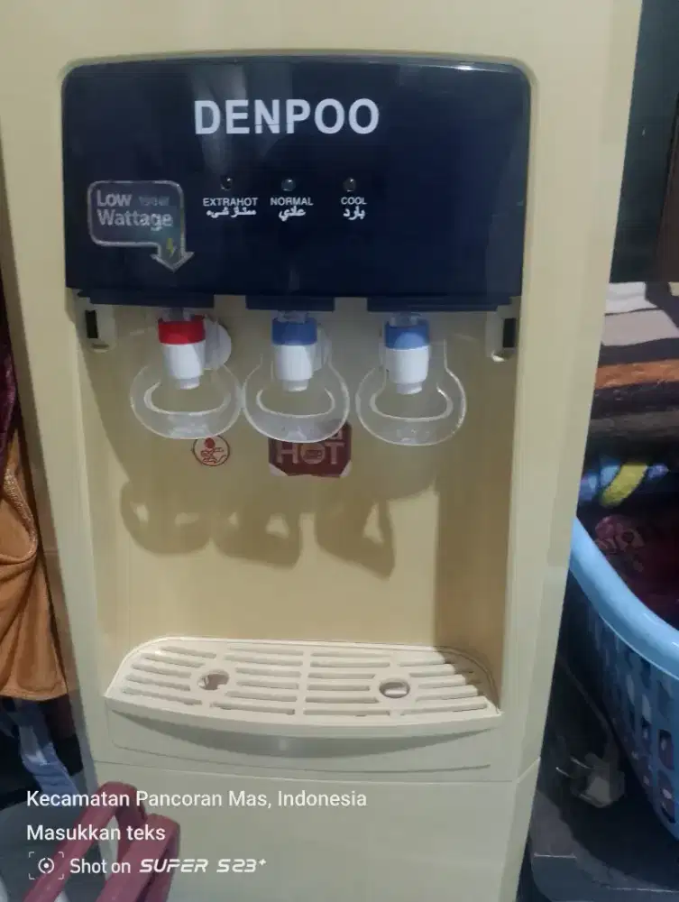 Dispenser dinpoo