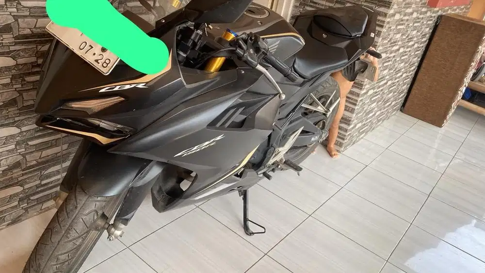 CBR 150  2023 km 15rb kunci dua surat lengkap jarang pakai