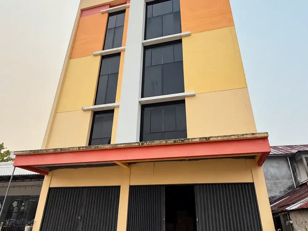 Disewakan Gedung Ruko Strategis Lebar 10m di Serdam
