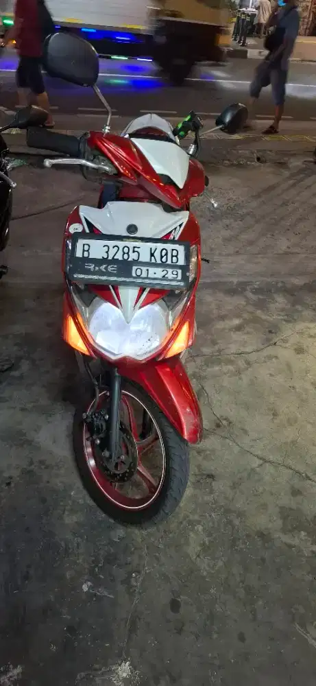 Yamaha xeon warna merah