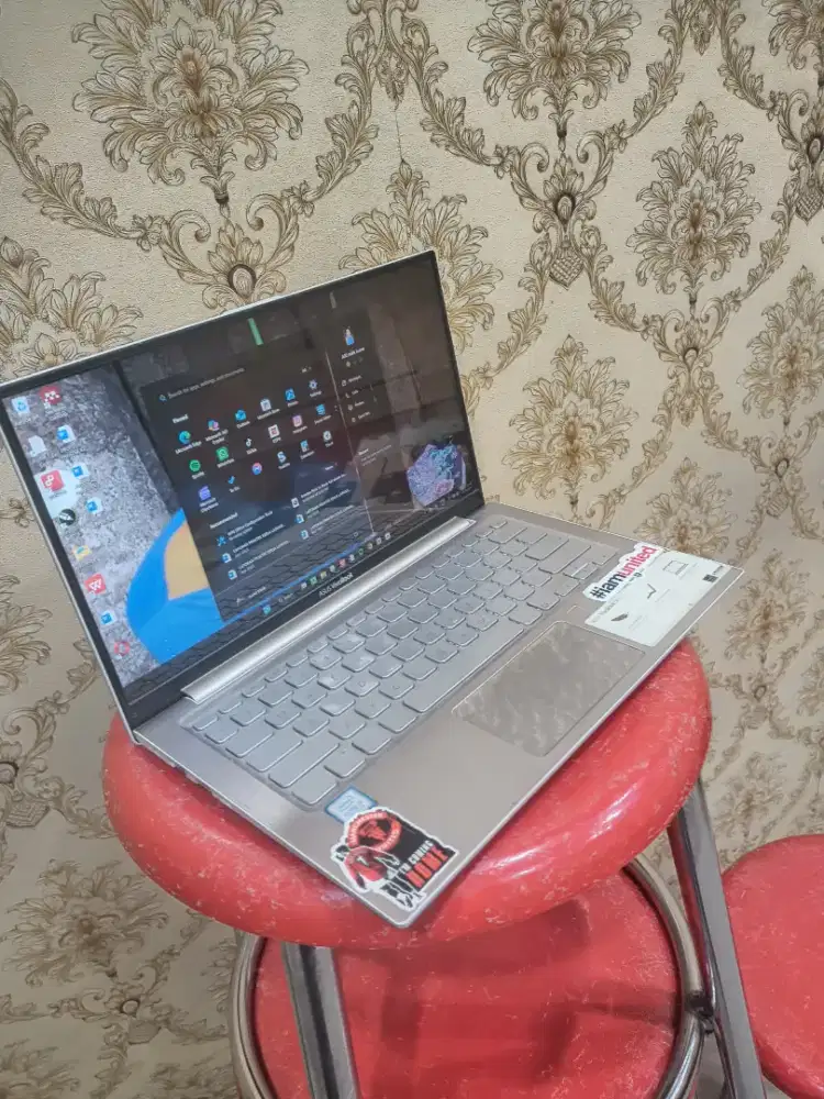 Lactop Asus s13 x330FA ram 4 SSD 256 mlus normal semua unit charger