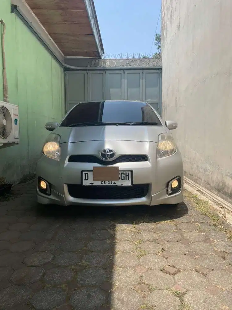 Toyota Yaris E 2012 Manual