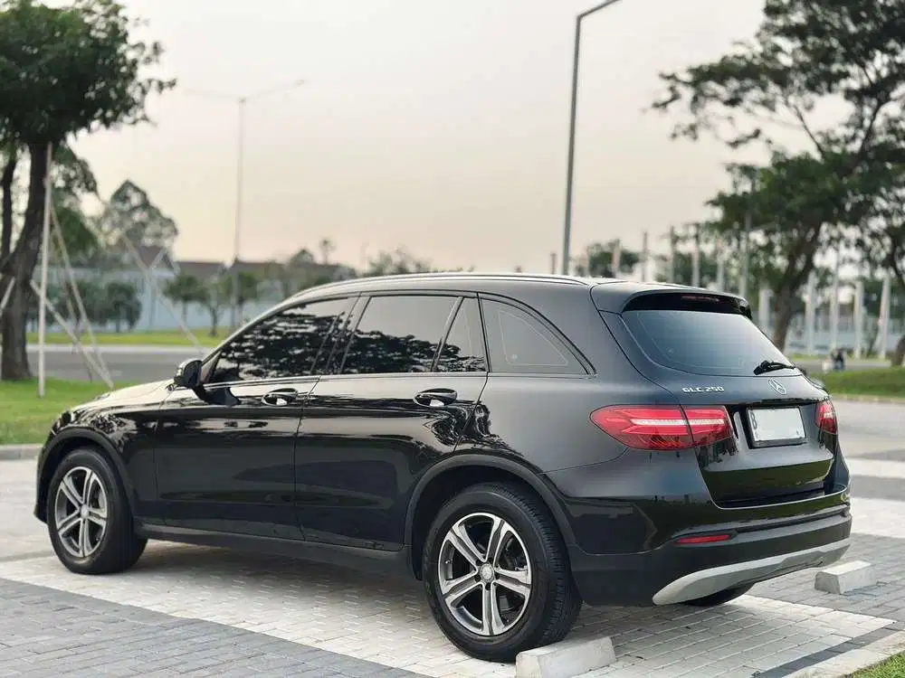Mercedes-Benz GLC250 2017 Bensin