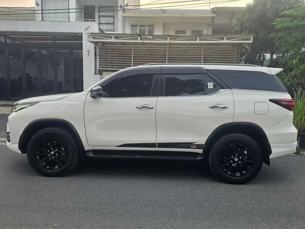 Fortuner GR 2022 FACELIFT VELG HITAM