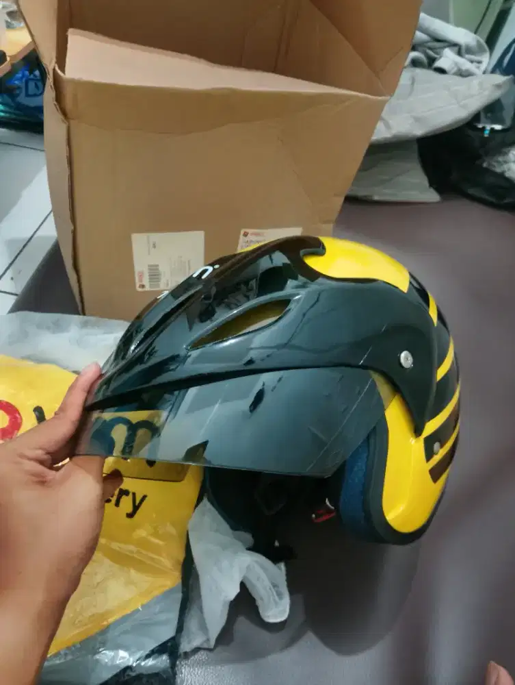 Helm dan Jaket Maxim