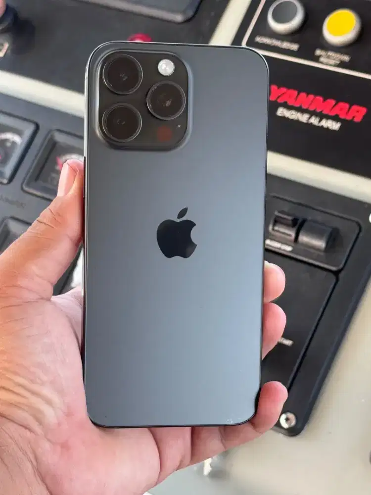 iPhone 15 Pro Max 256gb Region UAE