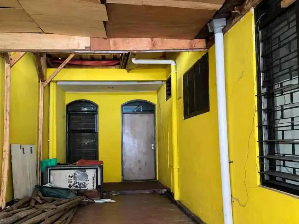 dijual rumah 1,5 lantai di sayap Riau Cihapit bandung