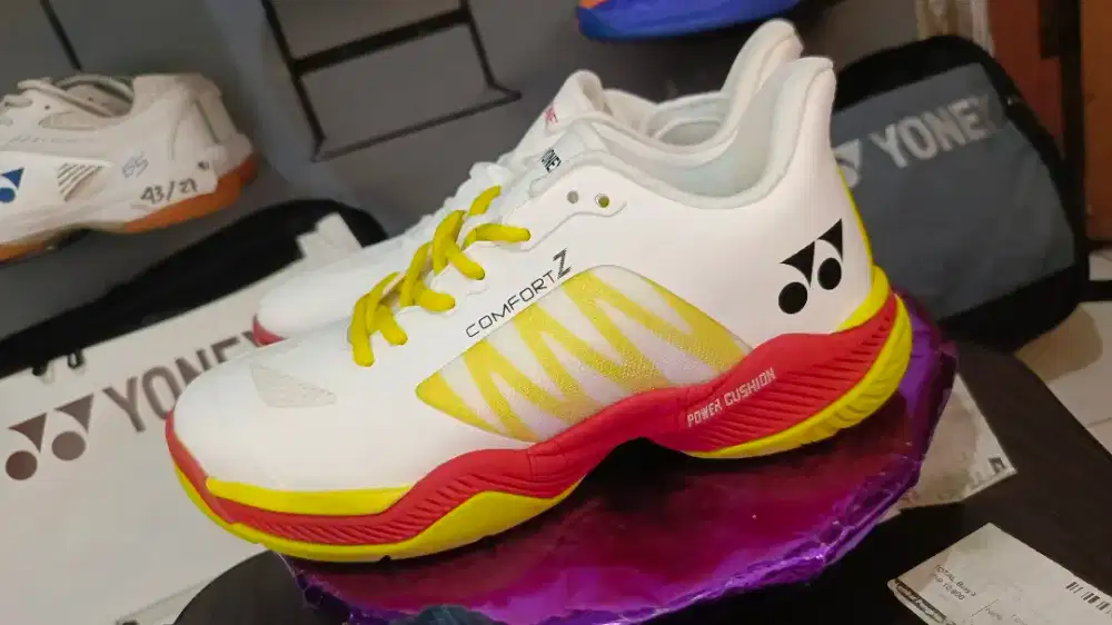 SEPATU BADMINTON YONEX COMFORT Z