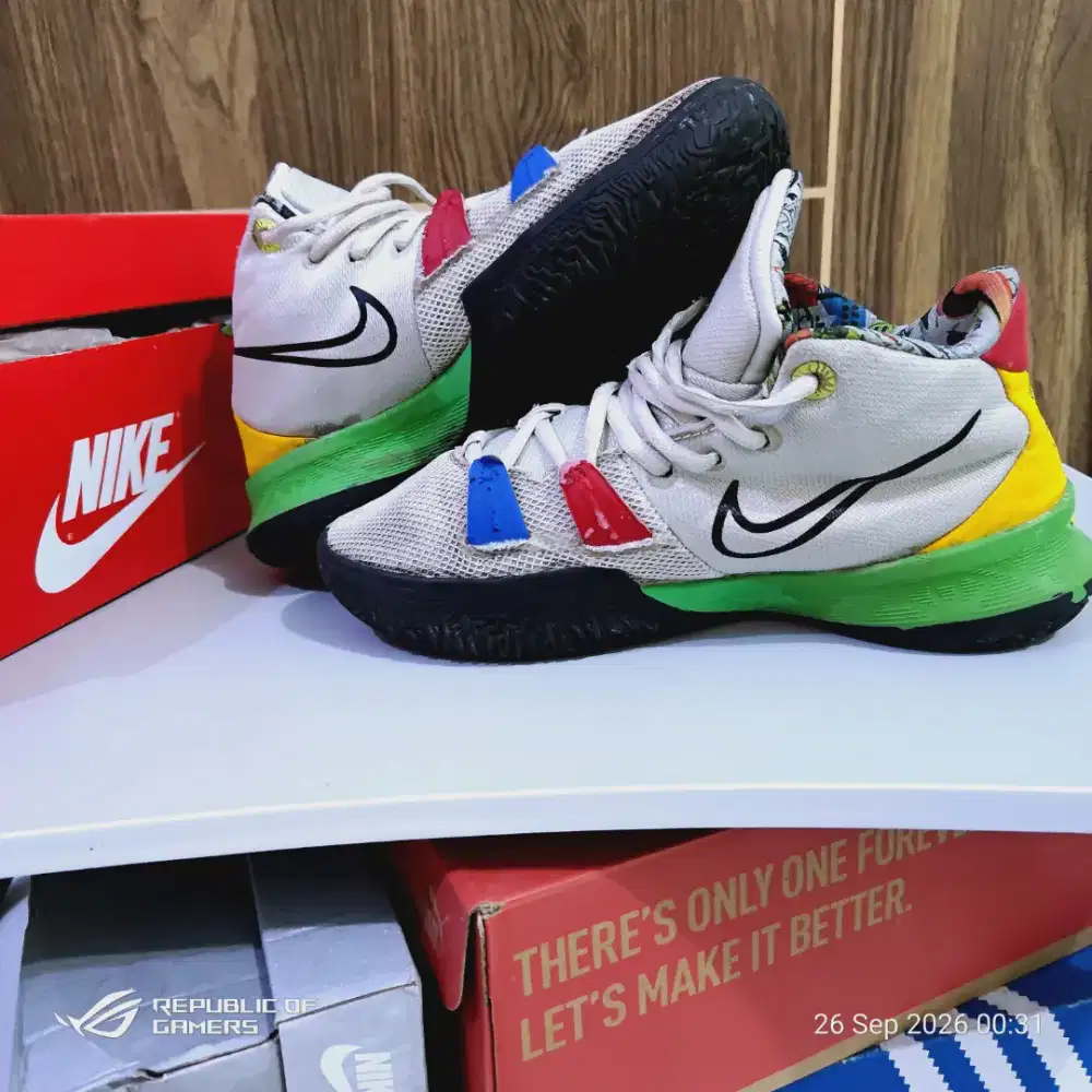 Nike Kyrie 7 EP Visions White Multi Size 40.5