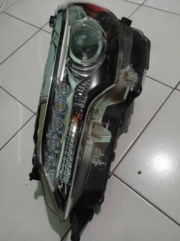 Lampu proyektor Fortuner 2016-2020 LR