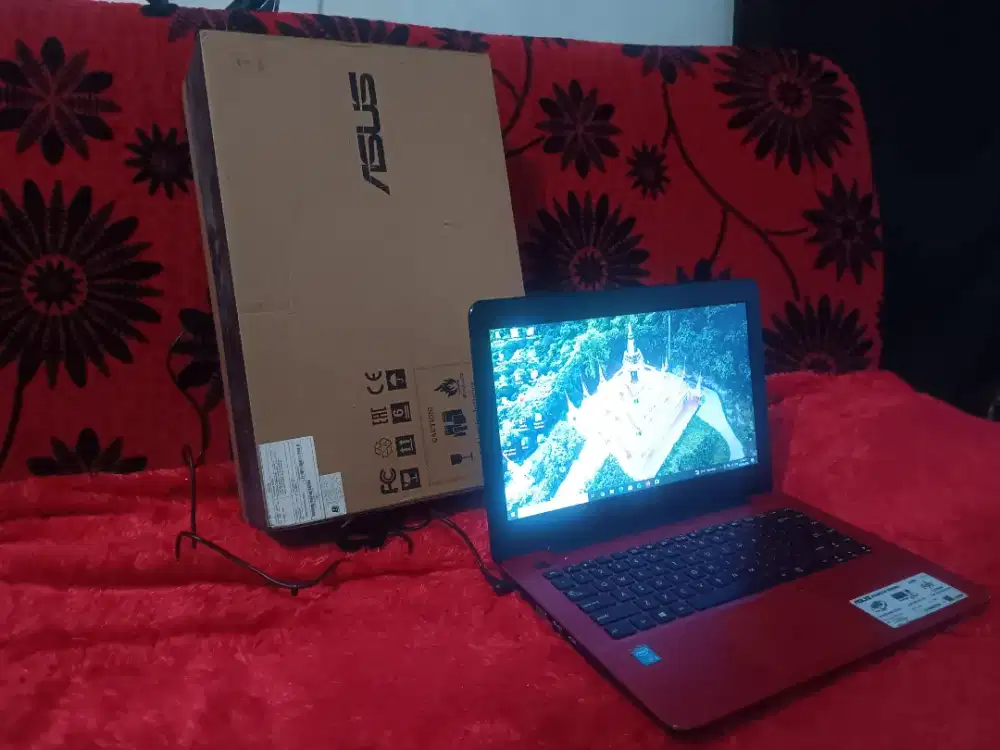 Laptop ASUS X455L Slim ( kond 99% mulus bs nego )