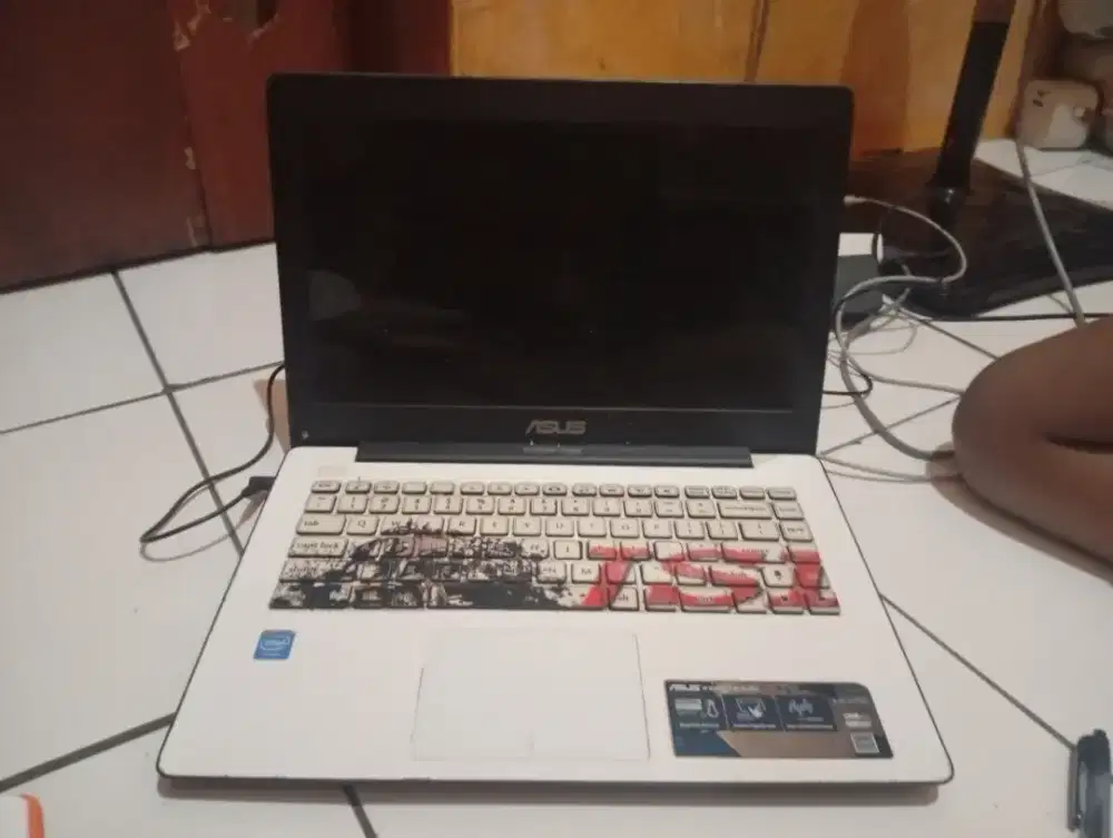 Laptop Asus X453M bekas