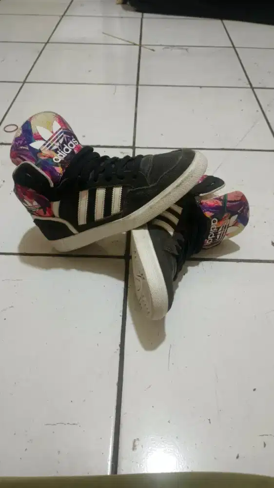 Sepatu Adidas cewe