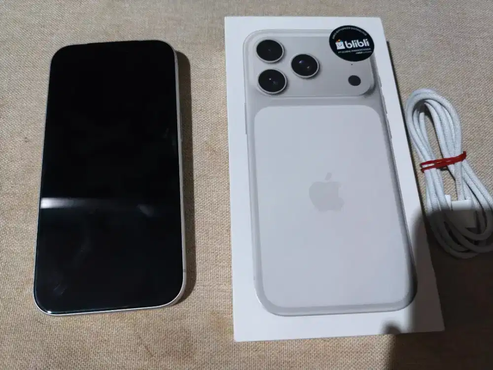iPhone 17 Pro Silver 256 fullset garansi blibli sebulan pemakaian
