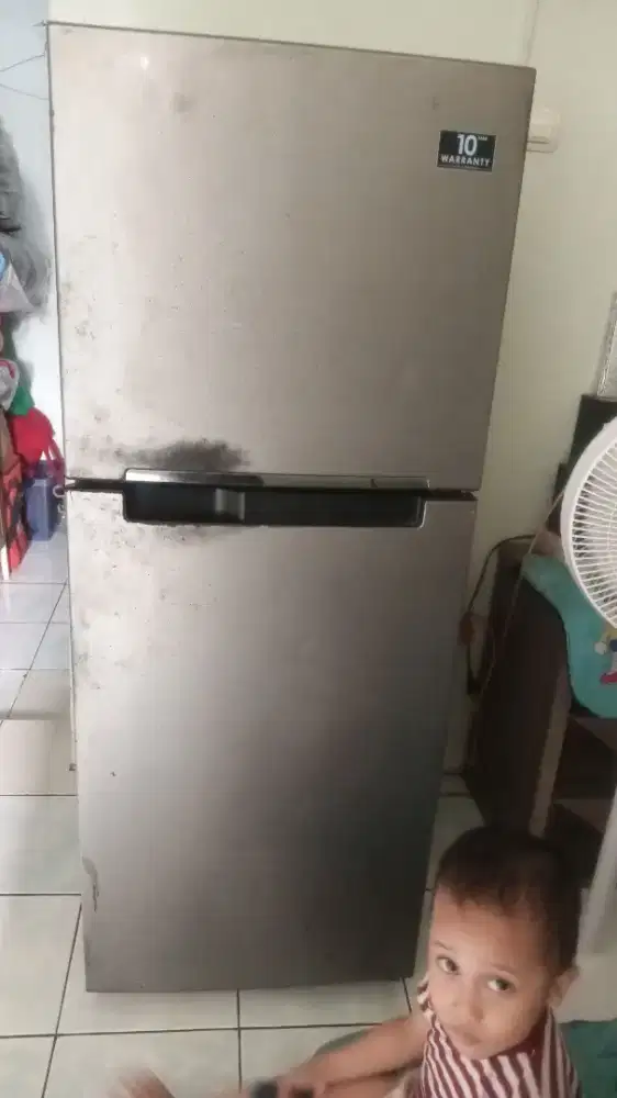 Mau cari yang mau tuker kulkas yang bisa bikin es batu