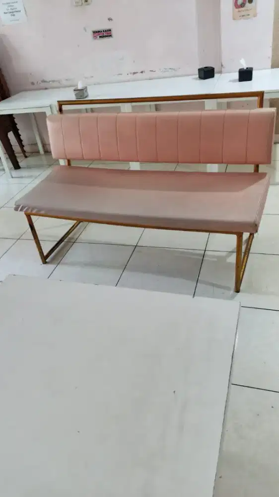 Sofa besi kuat dan kokoh