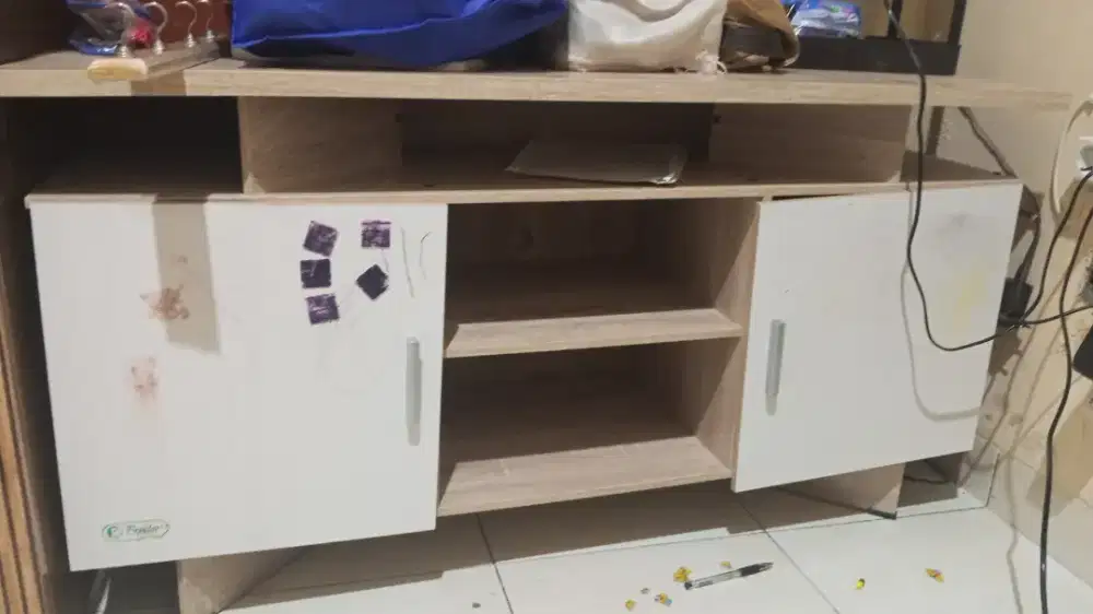 Meja tv ukuran besar