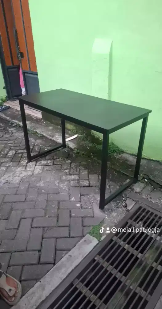 Meja permanen lapis hpl